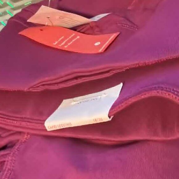 LIVI High-Rise Signature Stretch Capri Legging - Strappy Hem NEW W/tags - Picture 3 of 7